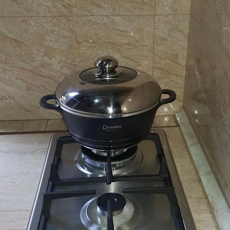 Apartment Izabella Tbilisi Rum bild